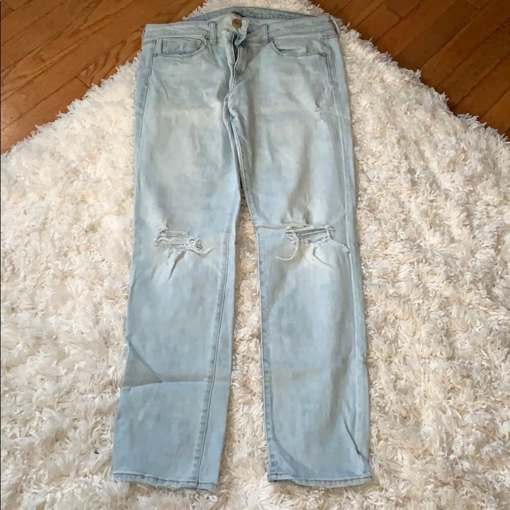 Distressed skinny jean